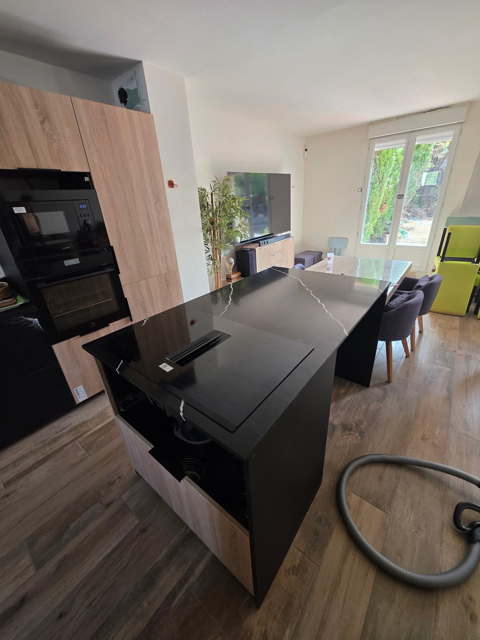 Cuisine avec Îlot en Quartz Unistone Nero Marquina